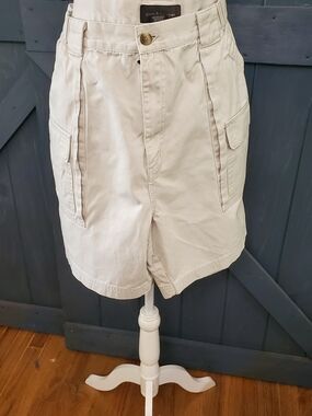 croft & barrow Beige Cargo Shorts with Side Pockets